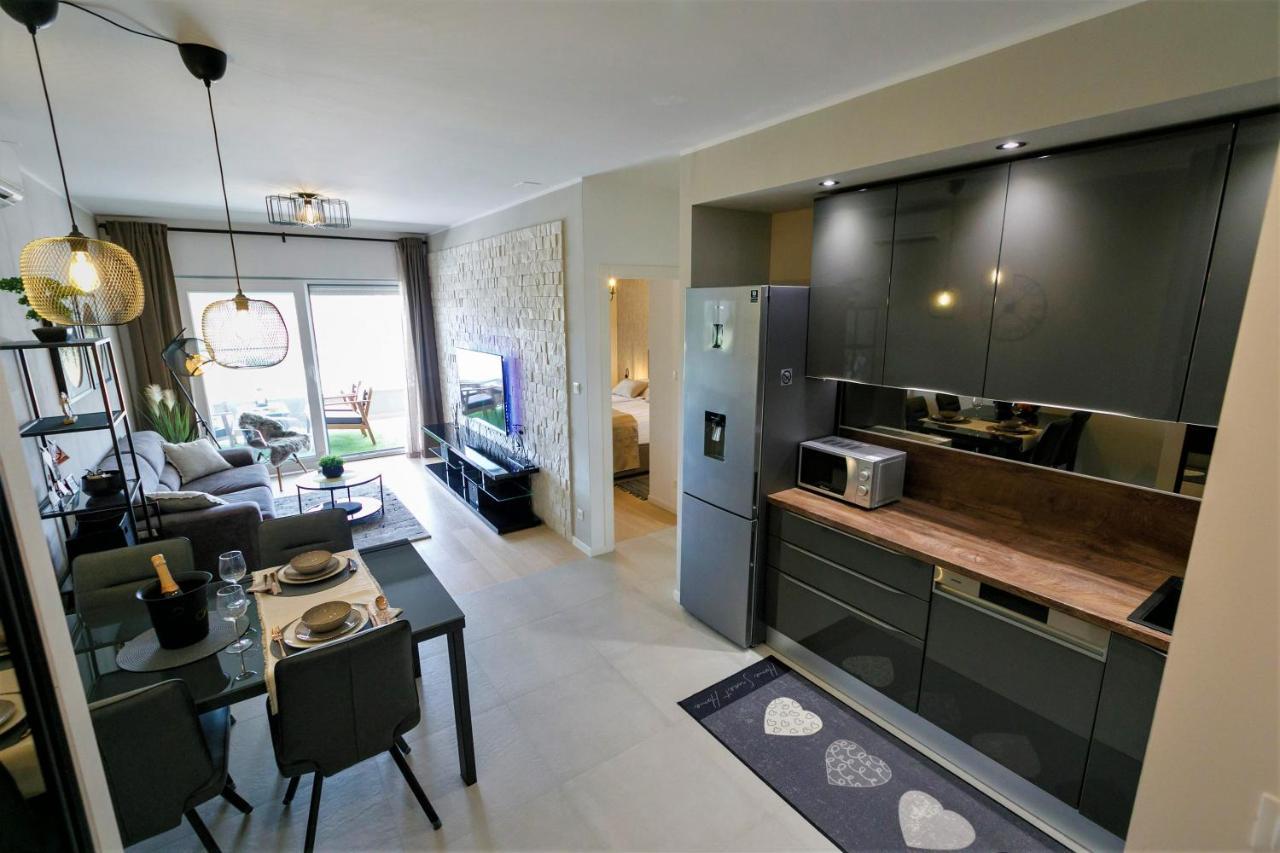 Luxury Apartment 4Seasons With Garage Split Bagian luar foto